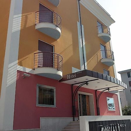 Hotel Fly คาโซริอา ภายนอก รูปภาพ