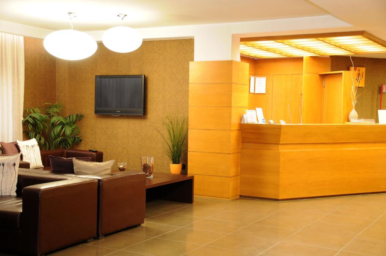 Hotel Fly คาโซริอา ภายนอก รูปภาพ