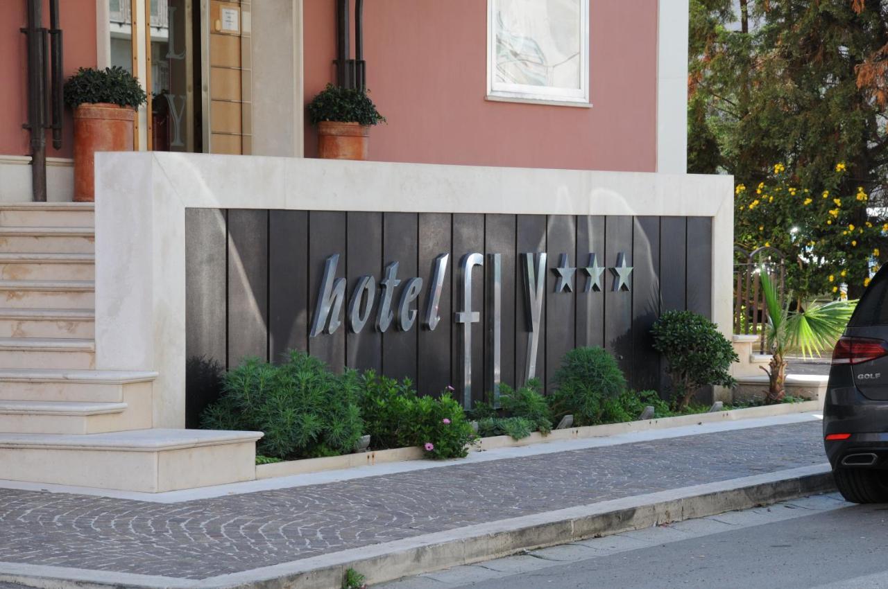 Hotel Fly คาโซริอา ภายนอก รูปภาพ