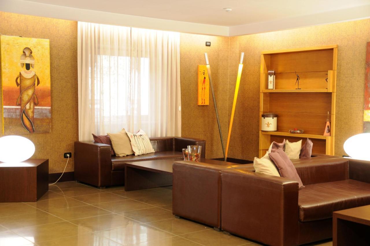Hotel Fly คาโซริอา ภายนอก รูปภาพ