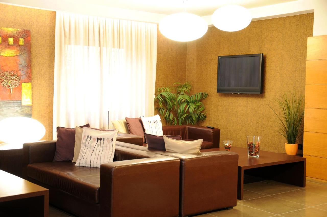 Hotel Fly คาโซริอา ภายนอก รูปภาพ
