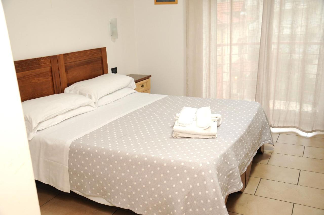 Hotel Fly คาโซริอา ภายนอก รูปภาพ