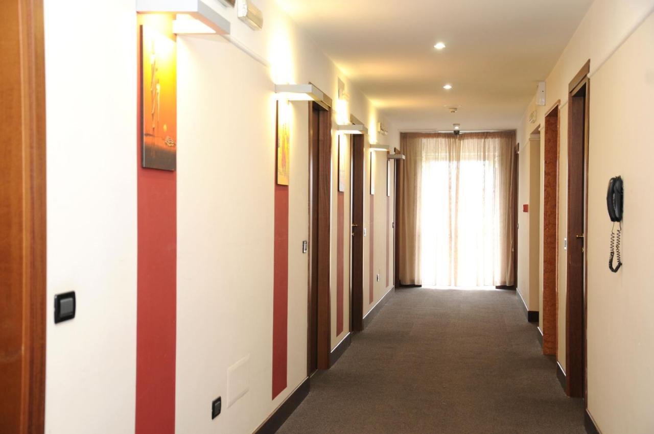 Hotel Fly คาโซริอา ภายนอก รูปภาพ