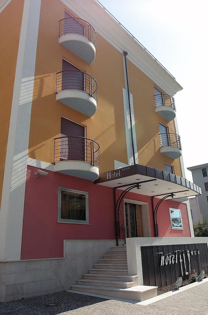 Hotel Fly คาโซริอา ภายนอก รูปภาพ