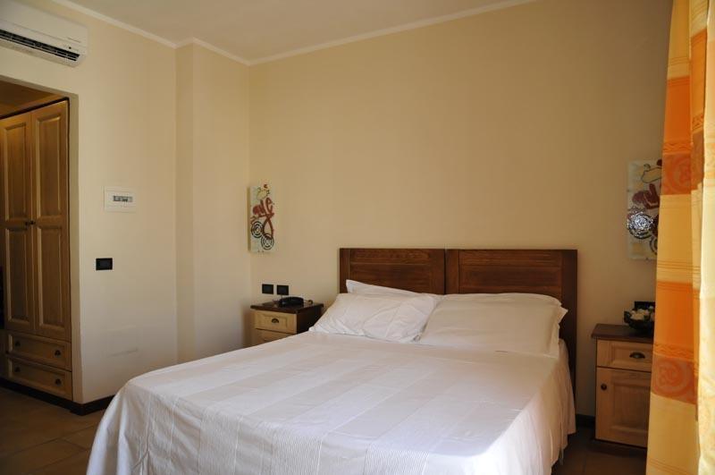 Hotel Fly คาโซริอา ภายนอก รูปภาพ
