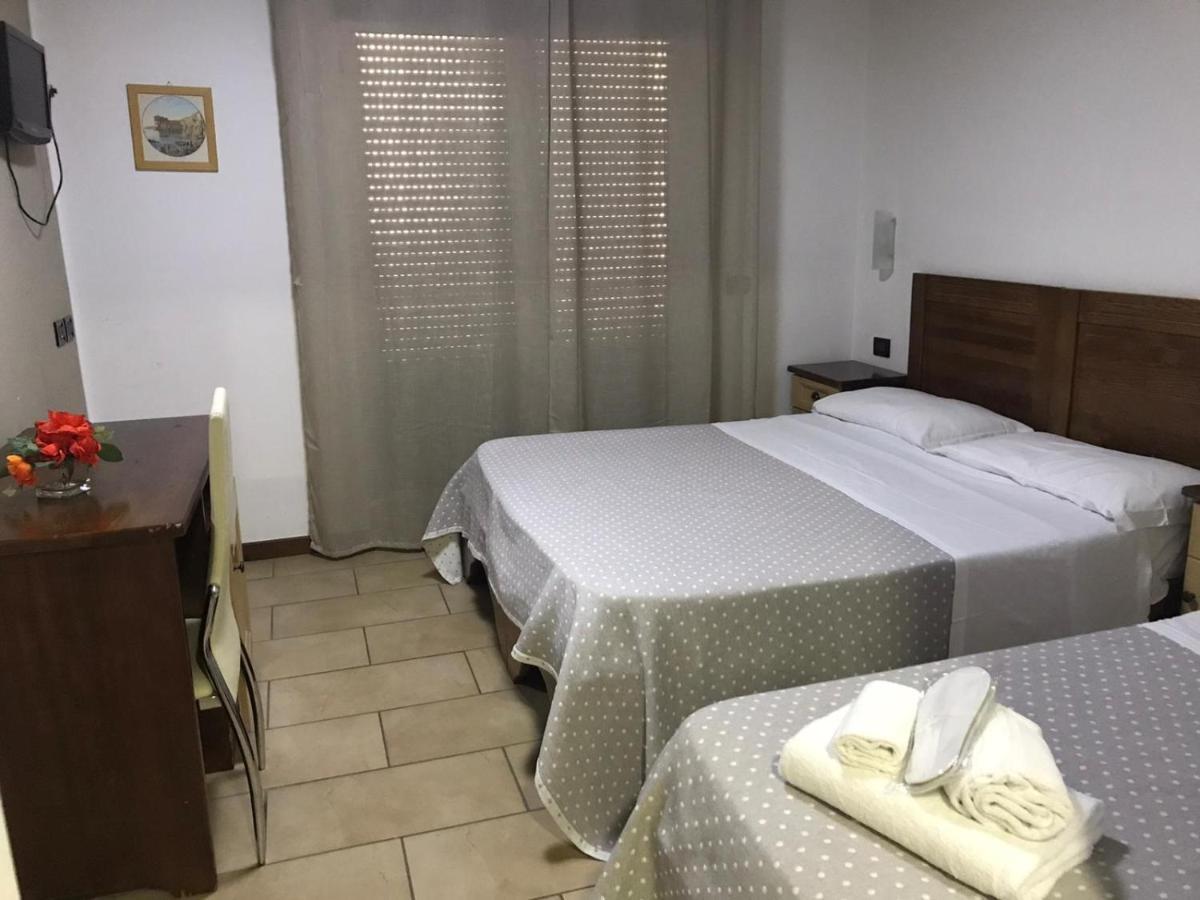 Hotel Fly คาโซริอา ภายนอก รูปภาพ